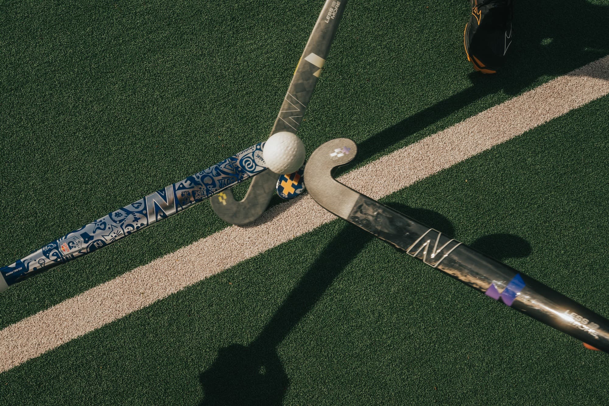 Carbon Field Hockey Stick Specialists Compared: Carbon Percentage, Fibre Source and What It Means for Your Game
